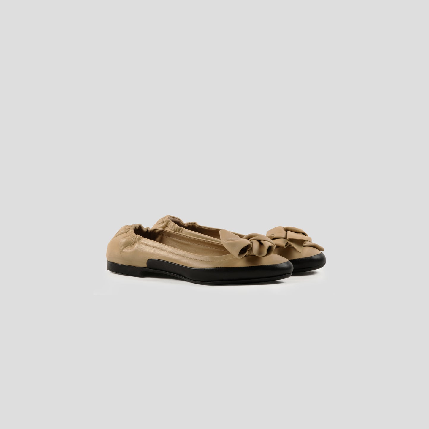Bolshoy bicolor ballerinas in black and beige smooth leather 