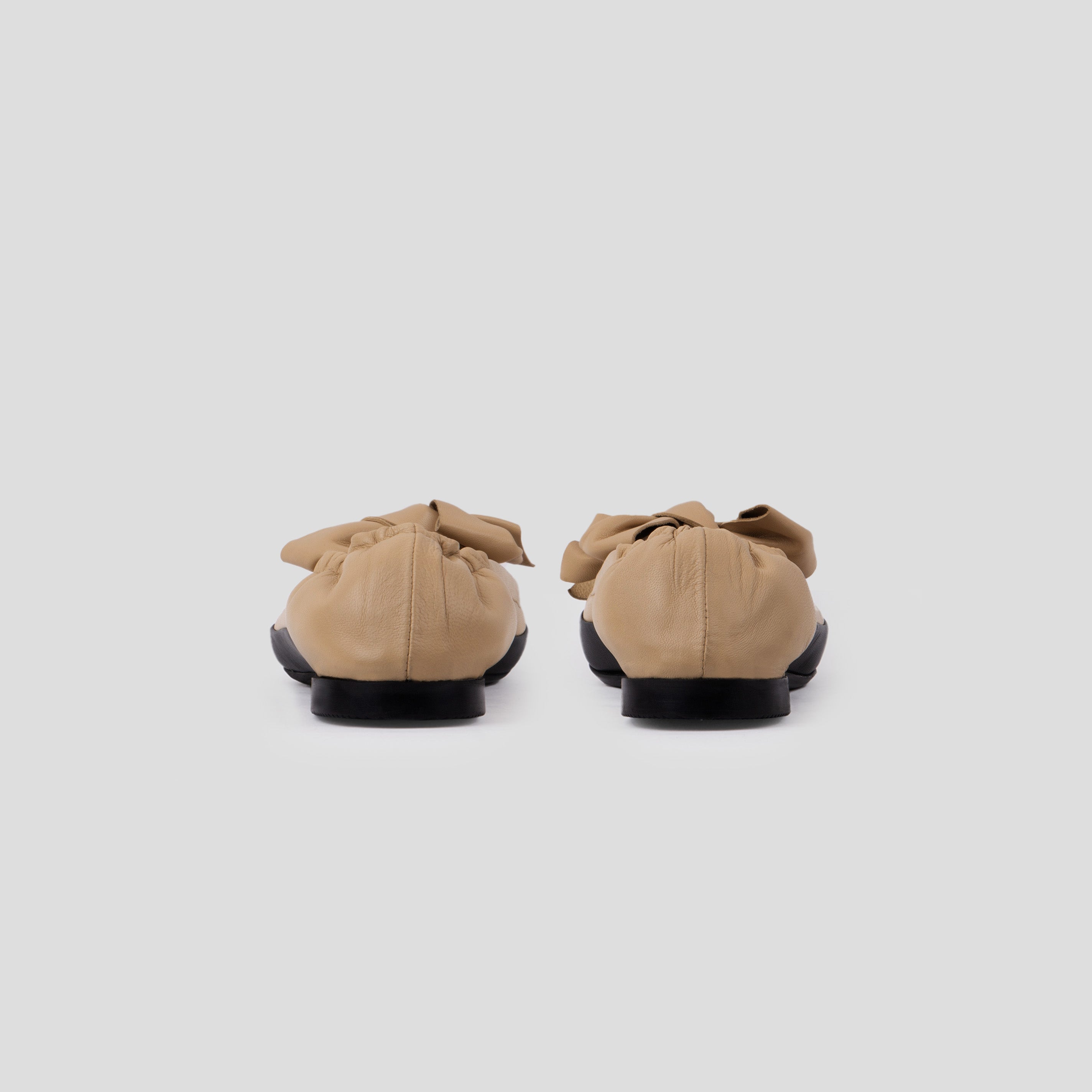 Bolshoy bicolor ballerinas in black and beige smooth leather 