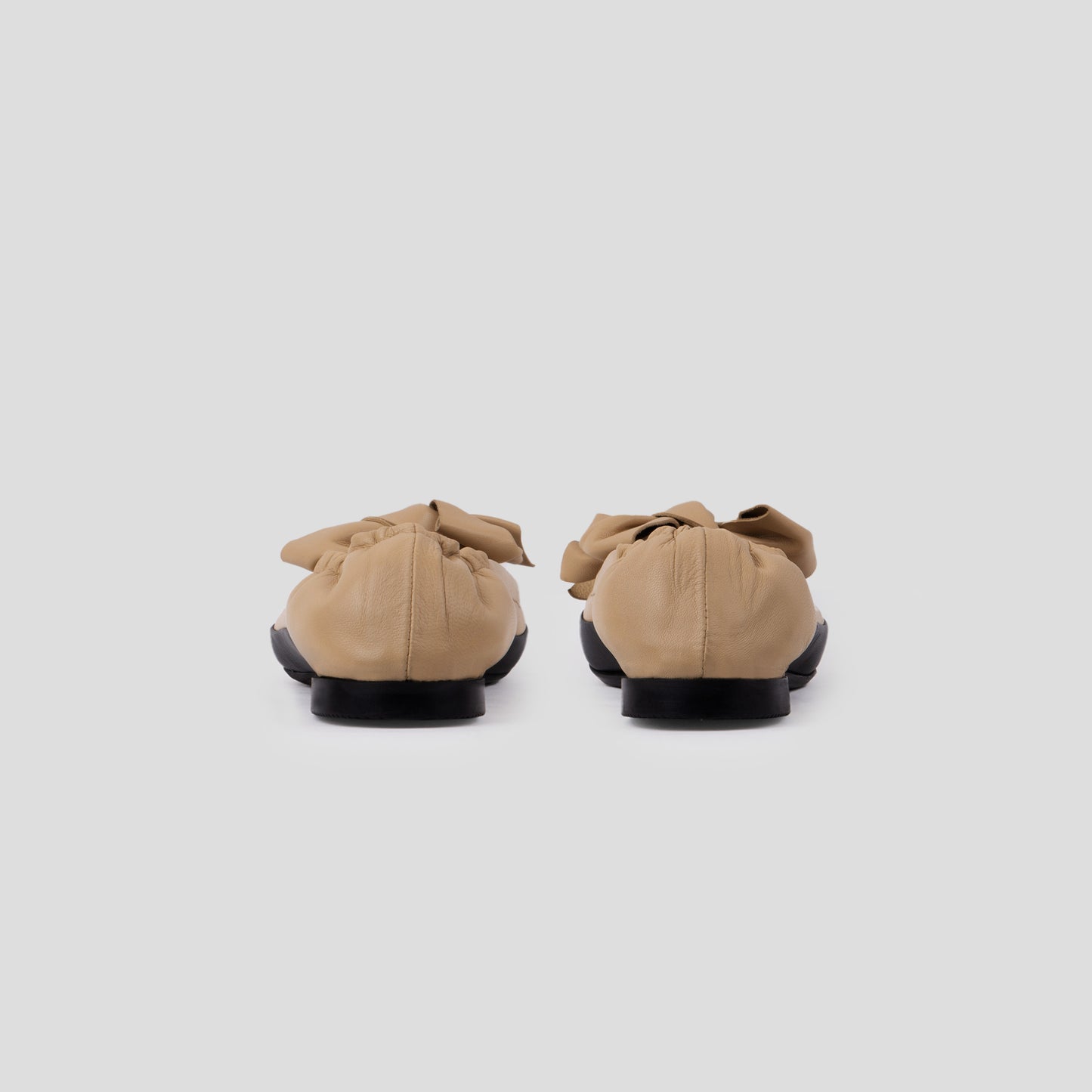 Bolshoy bicolor ballerinas in black and beige smooth leather 