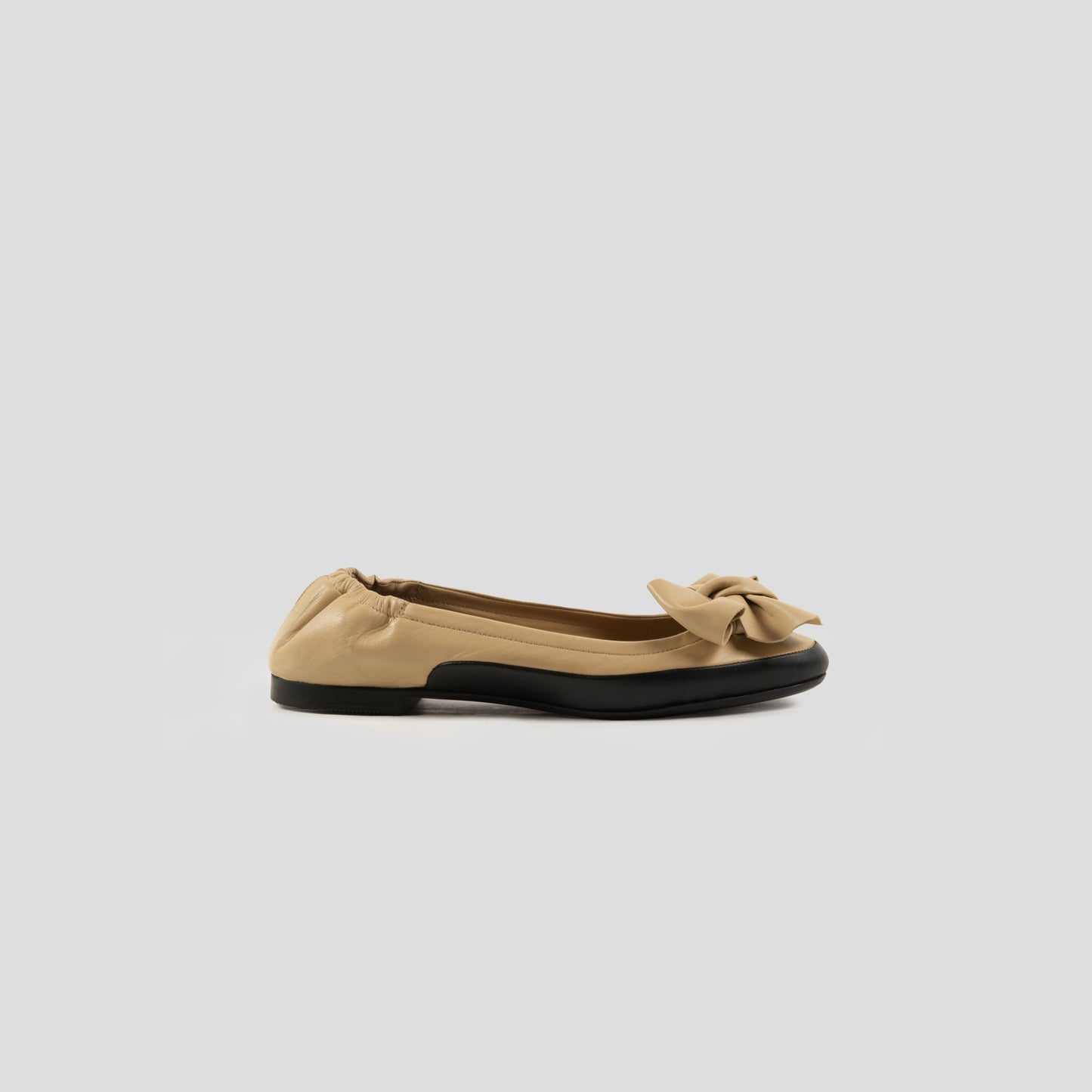 Bolshoy bicolor ballerinas in black and beige smooth leather 