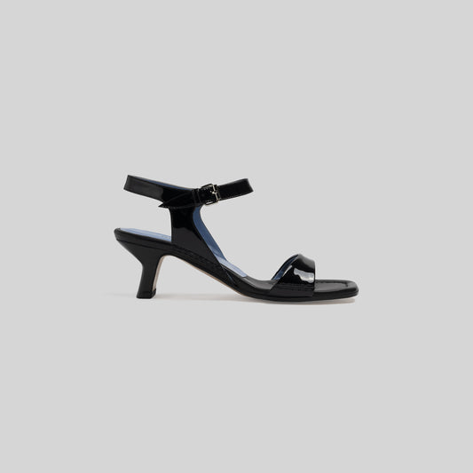 Capri sandals in patent calfskin